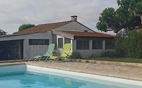 Chalet Typique Au Coeur De La Petite Camargue